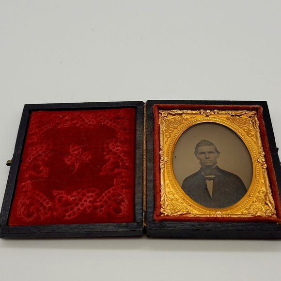Antique Daguerreotype of a Well Dressed Man Civil War Era Leather Case - Picture 1 of 12